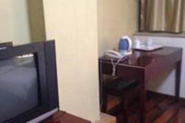 هتل 7days Inn Urumuqi West Kashi Road Airport