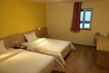 هتل 7days Inn Urumuqi West Kashi Road Airport