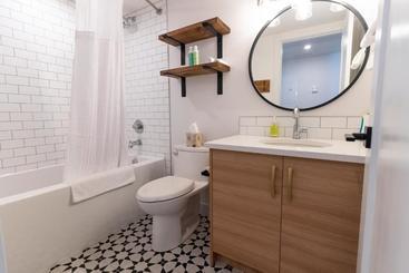 هتل Basecamp Suites Canmore