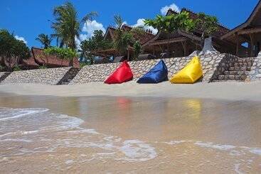 Отель Blue Harbor Beachfront Villas & Resto