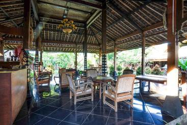 هتل Oyo 3483 Borobudur Cottage