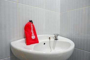 پانسیون Reddoorz Near Lippo Plaza Buton