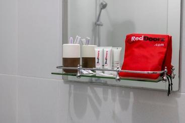 پانسیون Reddoorz Near Lippo Plaza Buton