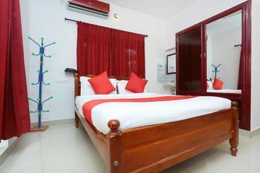 هتل Oyo 16717 Sreekrishna Kailas Inn