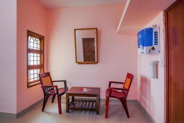 پانسیون Compact Studio Near Mudhaliarpet
