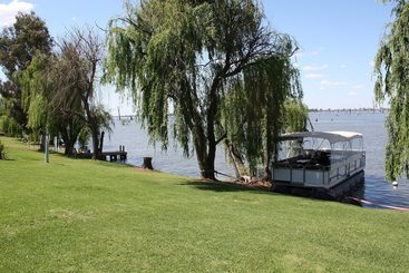 茅舍 Willow Island  Waterfront