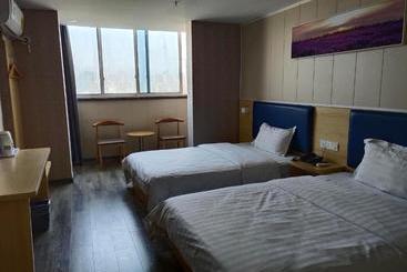 هتل 7 Days Inn Ganzhou Railway Station Waitan No.1 Branch