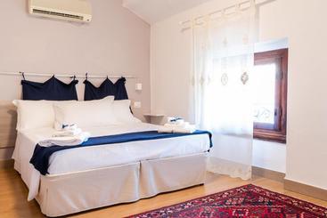 تختخواب و صبحانه La Petite Maison