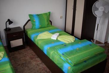 پانسیون Georgievi Guest House