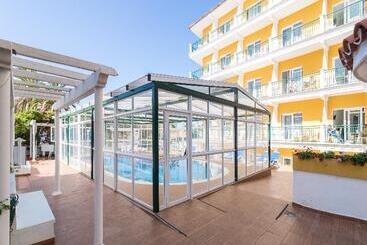 Apartamentos La Carabela