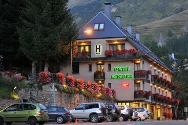 ホテル Petit Lacreu