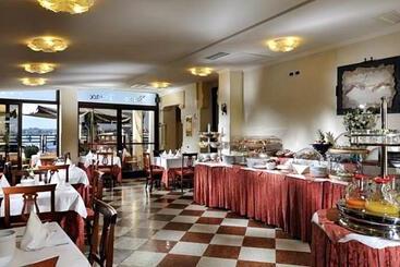 هتل Russo Palace