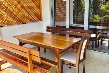 پانسیون Apartmani Maja