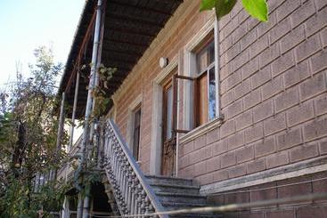 پانسیون Guest House Deda Lali