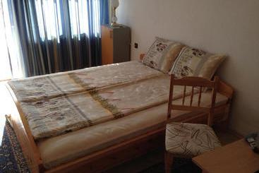 پانسیون Katya Guest House