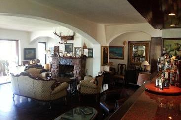 پانسیون Villa Sara Guesthouse