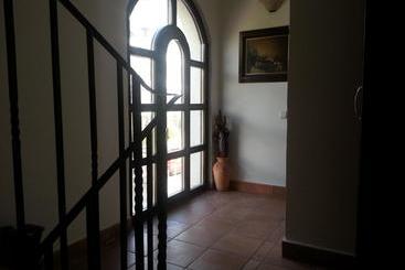 پانسیون Villa Sara Guesthouse