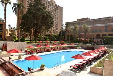 Cairo Marriott Hotel & Omar Khayyam Casino - קהיר