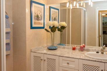Center & White Town Apartment