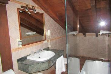 هتل Posada La Venta De Quijas