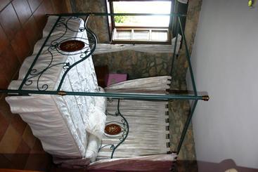 هتل Posada La Venta De Quijas