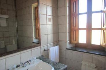 هتل Posada La Venta De Quijas