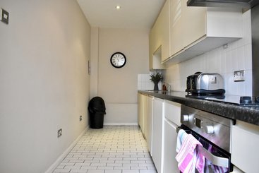Spacious And Modern Townhouse In Central Brighton