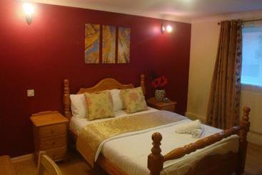 پانسیون Remarc Guest House