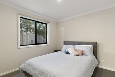 Summer Breeze  Free Wifi & Netflix Inlet Side Central Location