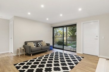 Summer Breeze  Free Wifi & Netflix Inlet Side Central Location