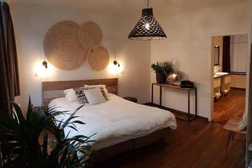 Anthos B&b