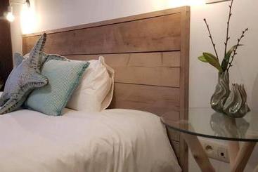 Anthos B&b