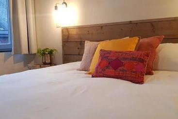 Anthos B&b