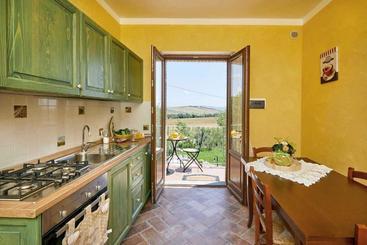 هتل Agriturismo Montecrespini