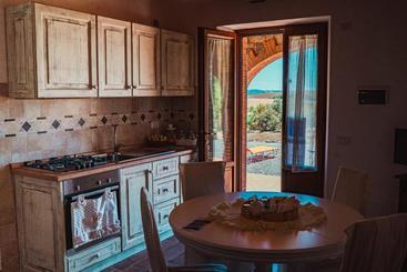هتل Agriturismo Montecrespini