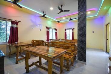فندق Oyo 65496 Kunjakashi Fooding And Lodging