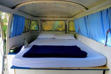 Kombi Hostel Camping