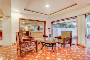 هتل Treebo Trend Palmyra Grand Suites