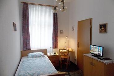 بنسيون Kurheim Haus Linde