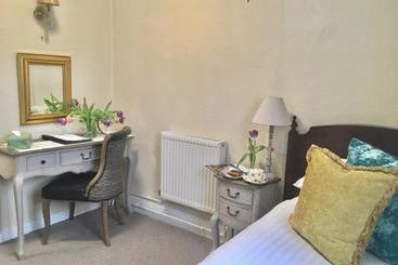 Drayton Court Hotel
