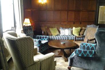 Drayton Court Hotel
