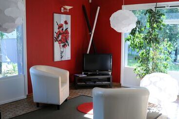 בית מלון כפרי Kyriad Bellegarde  Genève