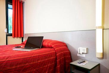 هتل Première Classe Rennes Est  Cesson