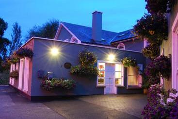 تختخواب و صبحانه Fanad House