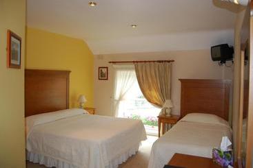 تختخواب و صبحانه Fanad House