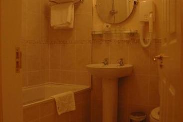 تختخواب و صبحانه Fanad House