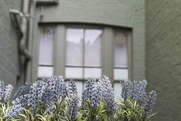 Vancouver Hotel And Studios