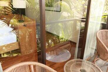 호스텔 Wave House   Surf Camp