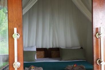 تختخواب و صبحانه Om Shanti Cottages