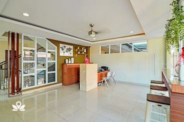 هتل Zen Rooms Residence 12 Cipete